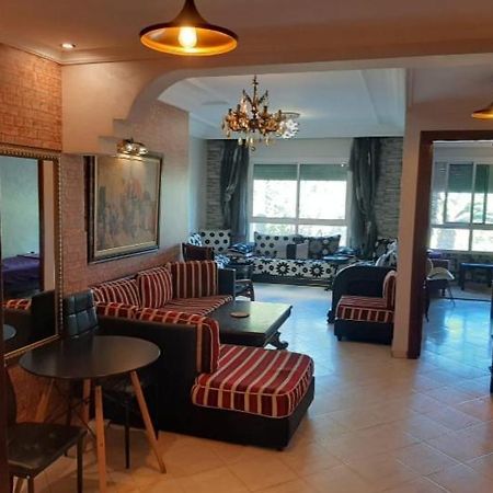 Stay Here, Nice Apartment With Garden View In Center, 1 Min Walk From Beach El Jadida Exteriör bild