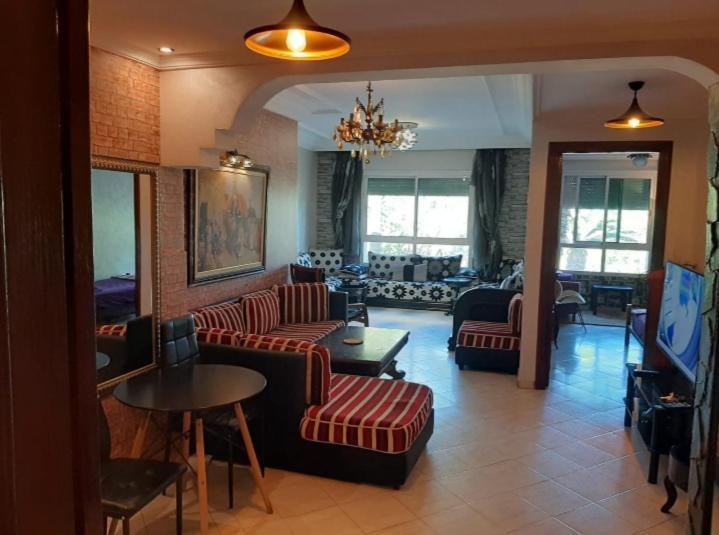 Stay Here, Nice Apartment With Garden View In Center, 1 Min Walk From Beach El Jadida Exteriör bild